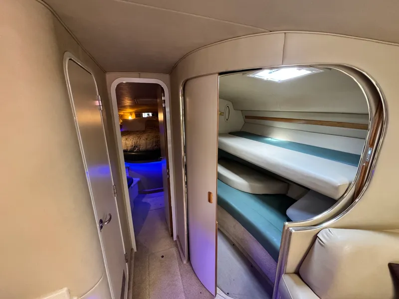 Slide: The Image of 1998 Sea Ray 400 Express - 7839686