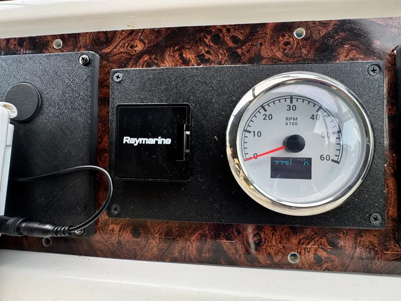 Slide: The Image of 1998 Sea Ray 400 Express - 7839677