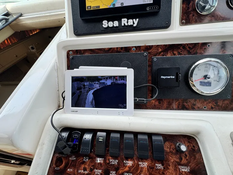 Slide: The Image of 1998 Sea Ray 400 Express - 7839678