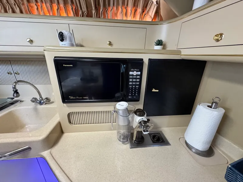 Slide: The Image of 1998 Sea Ray 400 Express - 7839699