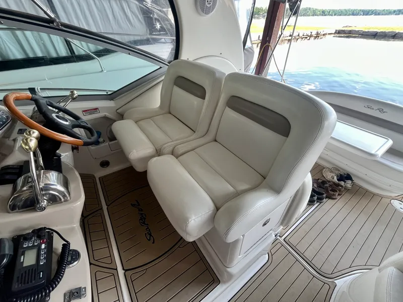 Slide: The Image of 2003 Sea Ray 320 Sundancer - 7839912