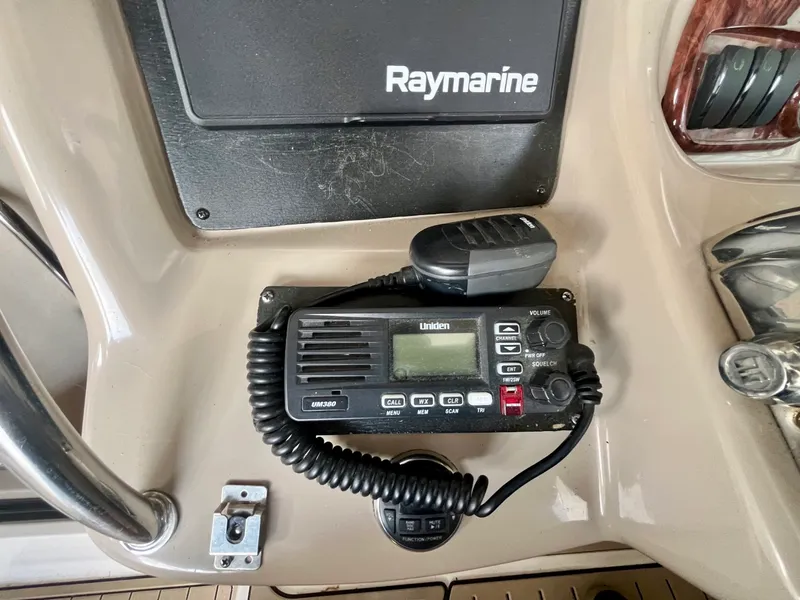 Slide: The Image of 2003 Sea Ray 320 Sundancer - 7839919