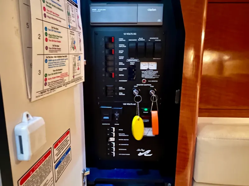 Slide: The Image of 2003 Sea Ray 320 Sundancer - 7839931