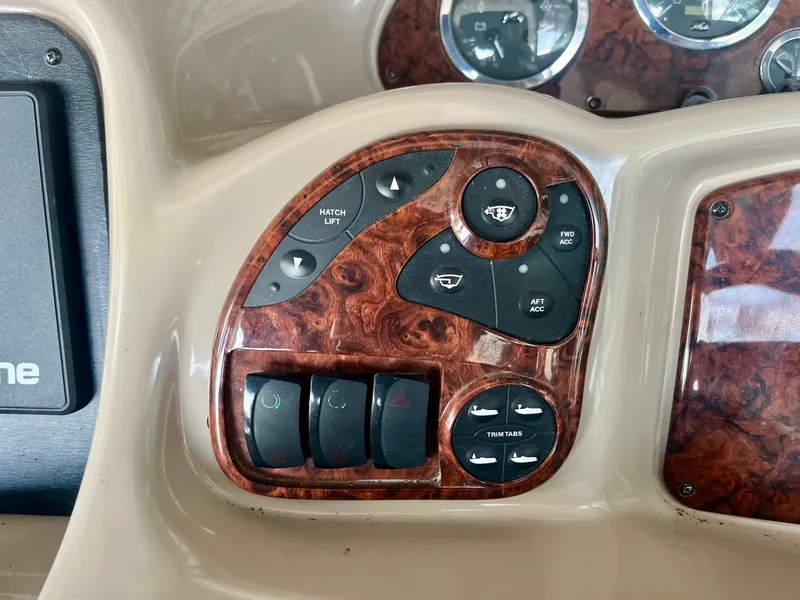 Slide: The Image of 2003 Sea Ray 320 Sundancer - 7839915