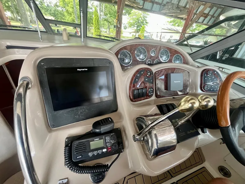 Slide: The Image of 2003 Sea Ray 320 Sundancer - 7839914