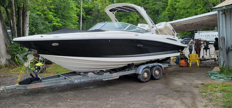 Slide: The Image of 2010 Sea Ray SLX 250 - 7840030