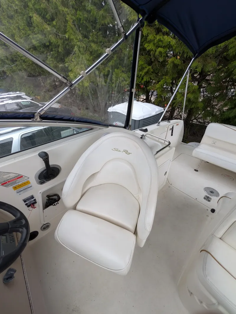 Slide: The Image of 2002 Sea Ray 260 Sundancer - 7840116