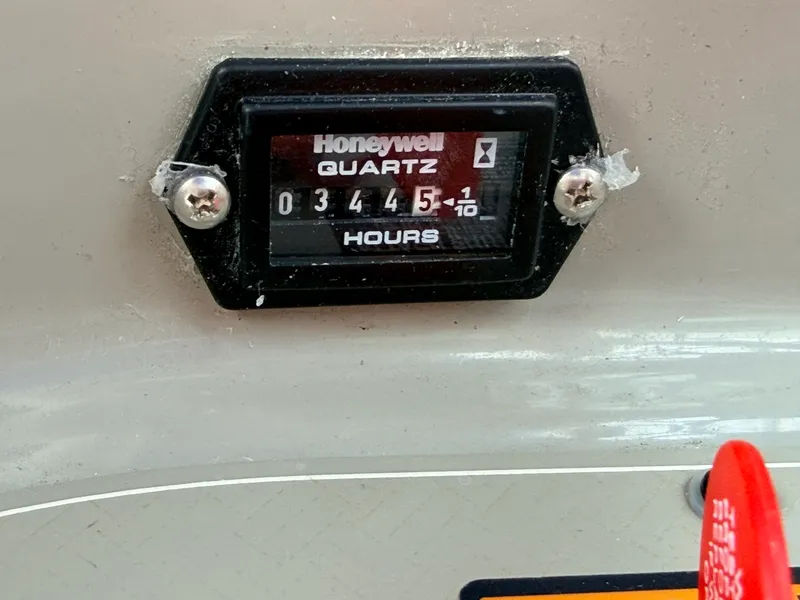 Slide: The Image of 2000 Bayliner 3055 Ciera - 7840154