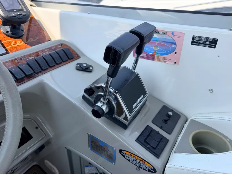 Slide: The Image of 2000 Bayliner 3055 Ciera - 7840153