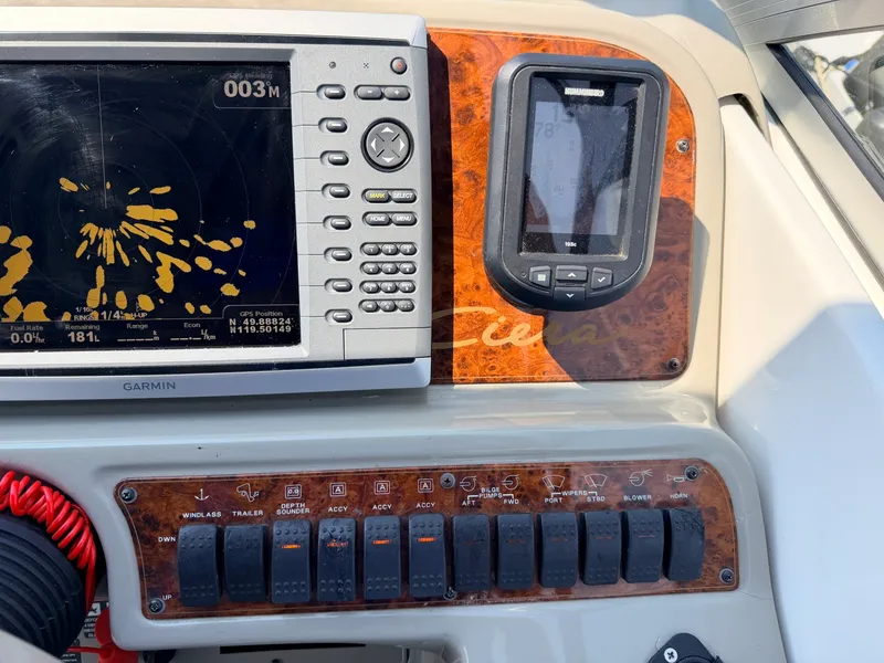 Slide: The Image of 2000 Bayliner 3055 Ciera - 7840151
