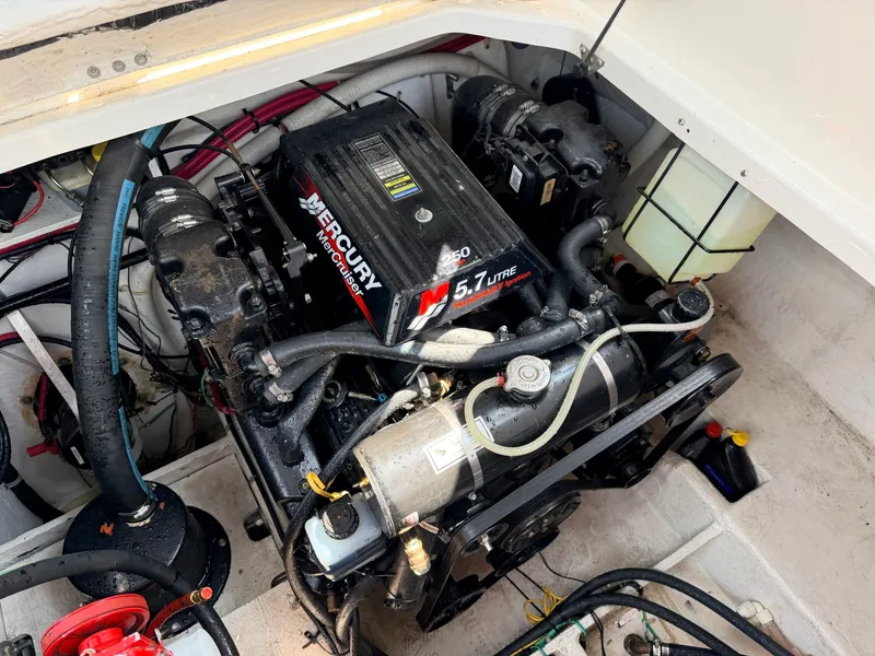 Slide: The Image of 2000 Bayliner 3055 Ciera - 7840181