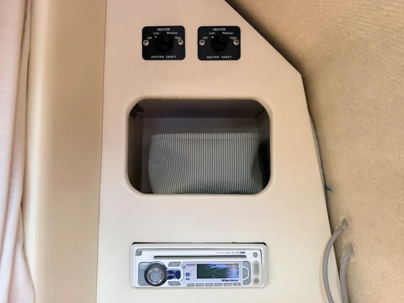 Slide: The Image of 2000 Bayliner 3055 Ciera - 7840174