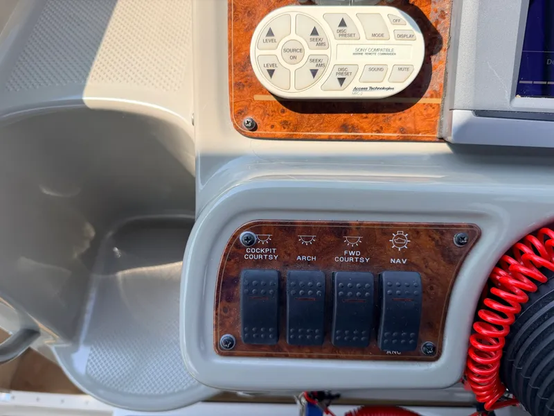 Slide: The Image of 2000 Bayliner 3055 Ciera - 7840150