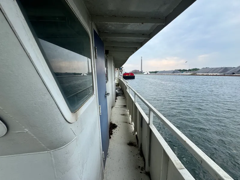 Slide: The Image of 2001 Borealis 84' Custom - 7840310