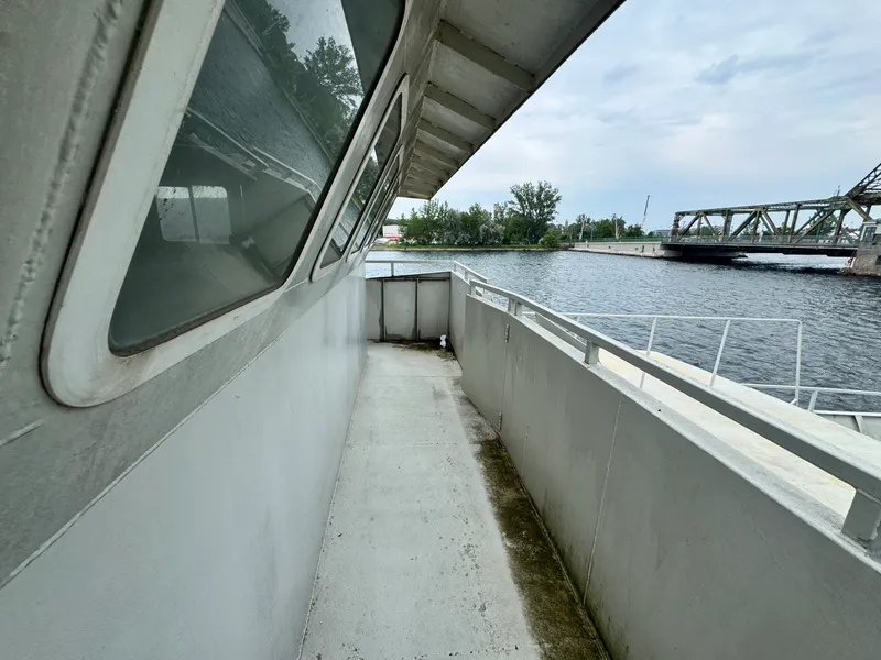 Slide: The Image of 2001 Borealis 84' Custom - 7840307
