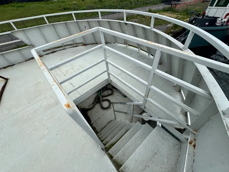 Slide: The Image of 2001 Borealis 84' Custom - 7840314