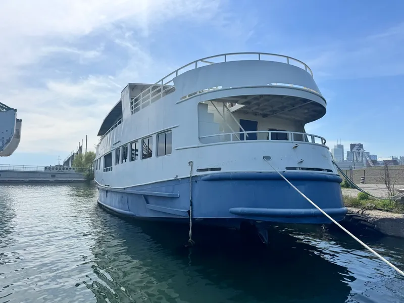 Slide: The Image of 2001 Borealis 84' Custom - 7840270