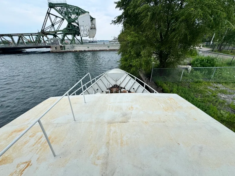 Slide: The Image of 2001 Borealis 84' Custom - 7840309