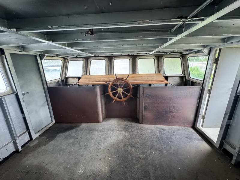 Slide: The Image of 2001 Borealis 84' Custom - 7840303