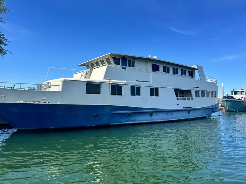 Slide: The Image of 2001 Borealis 84' Custom - 7840268