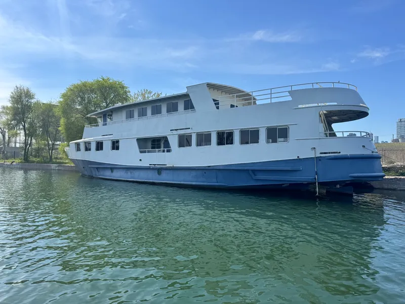Slide: The Image of 2001 Borealis 84' Custom - 7840269