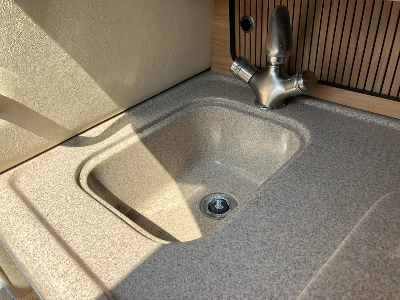 Slide: The Image of 2006 Sea Ray 290 Sun Sport - 7840380
