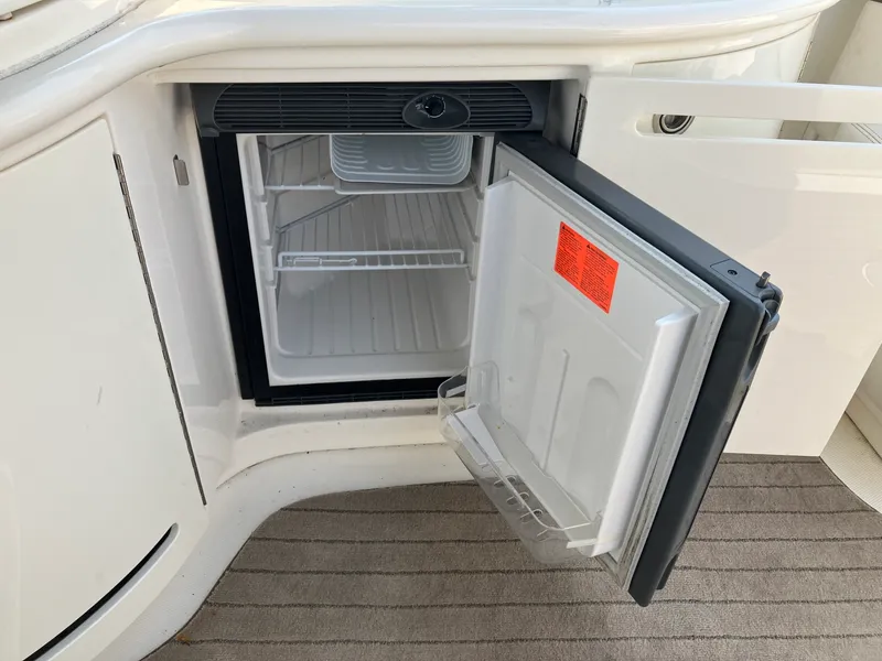 Slide: The Image of 2006 Sea Ray 290 Sun Sport - 7840378