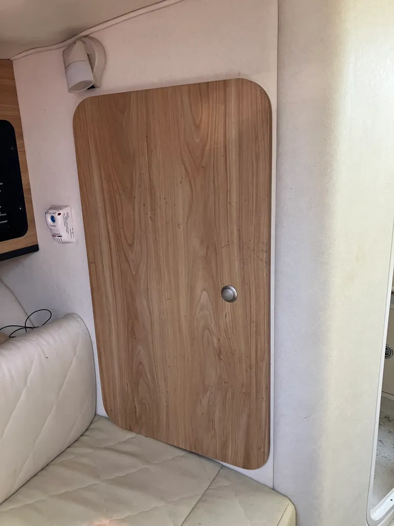 Slide: The Image of 2006 Sea Ray 290 Sun Sport - 7840385