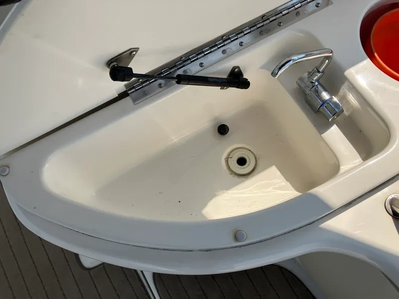 Slide: The Image of 2006 Sea Ray 290 Sun Sport - 7840379