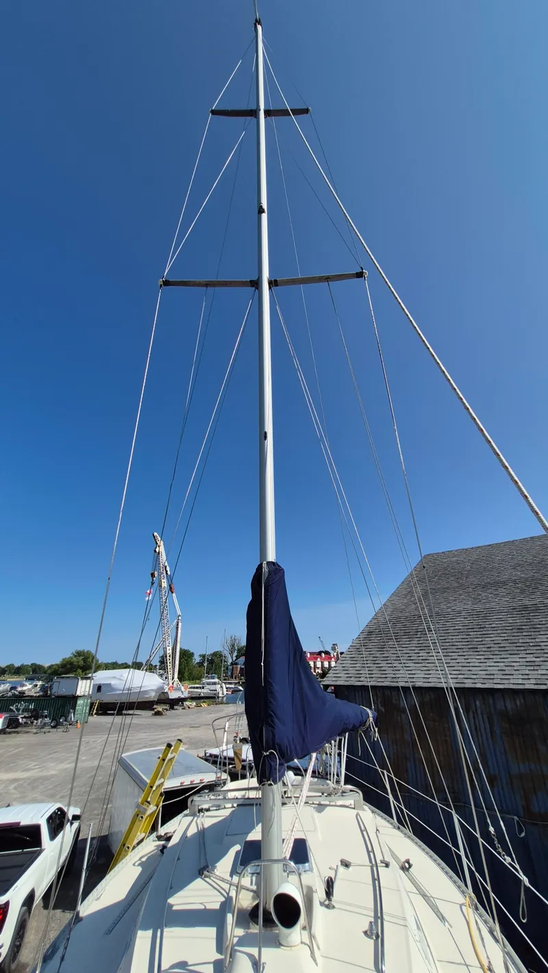 Slide: The Image of 1981 Canadian Sailcraft  CS 36 - 7840416