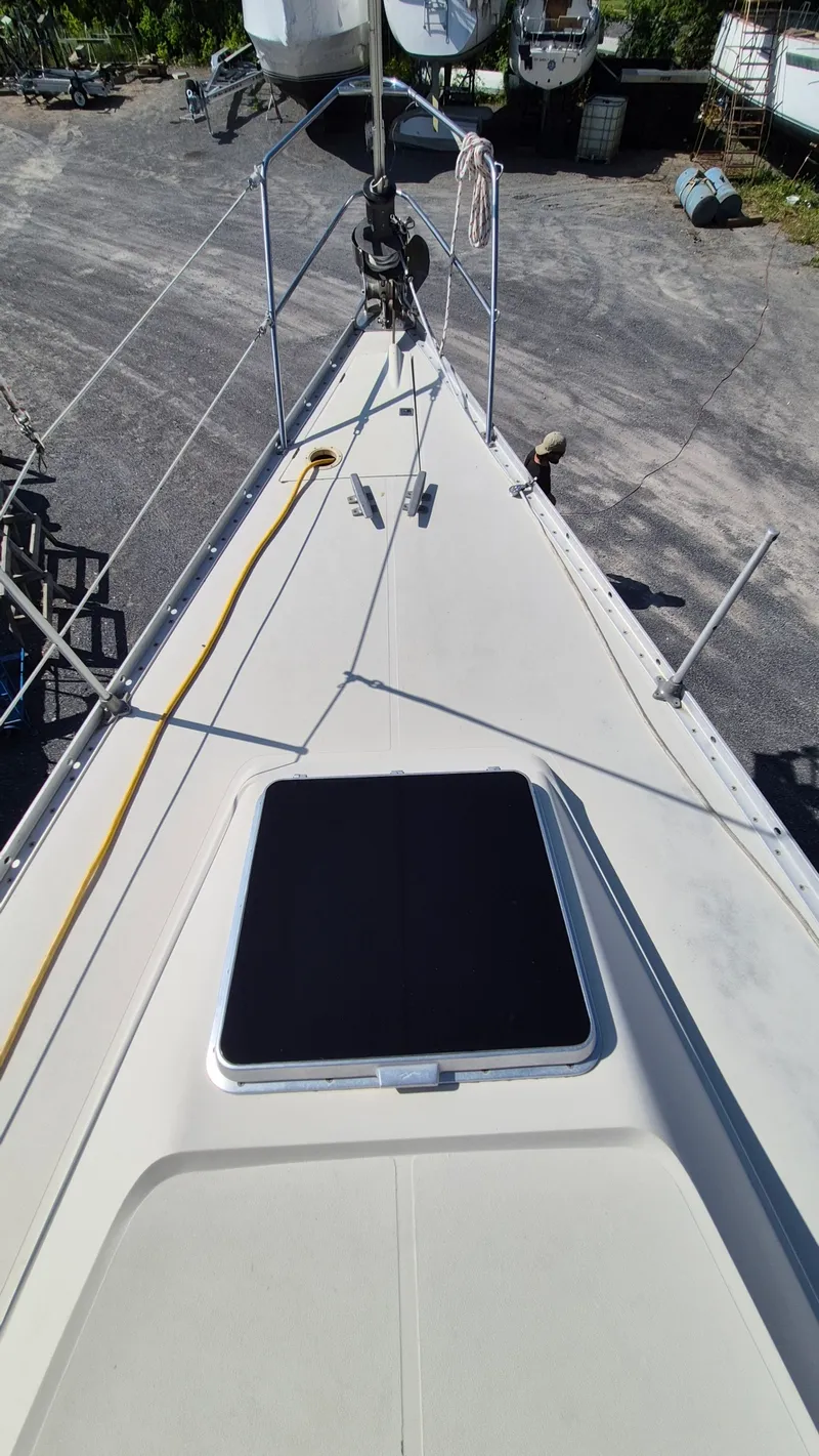Slide: The Image of 1981 Canadian Sailcraft  CS 36 - 7840410