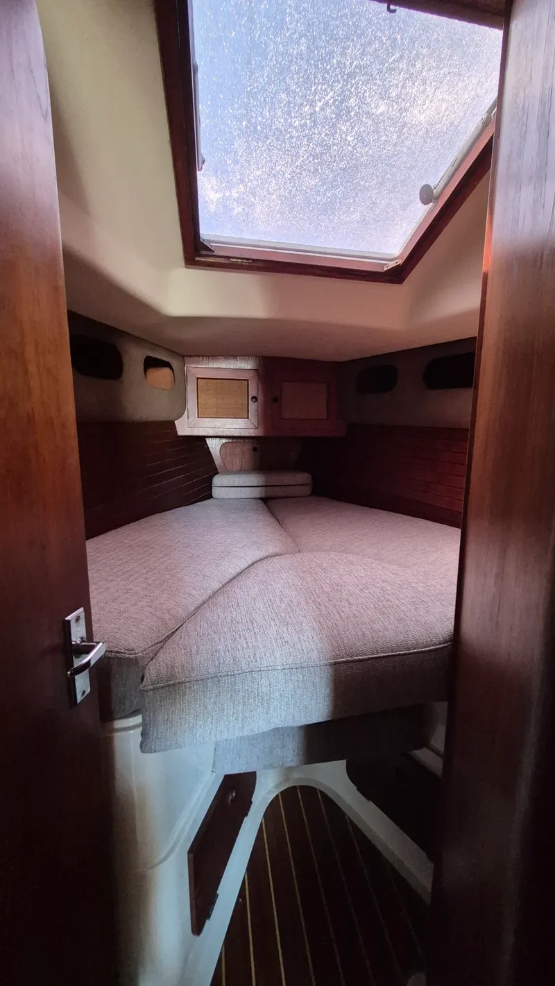 Slide: The Image of 1981 Canadian Sailcraft  CS 36 - 7840431