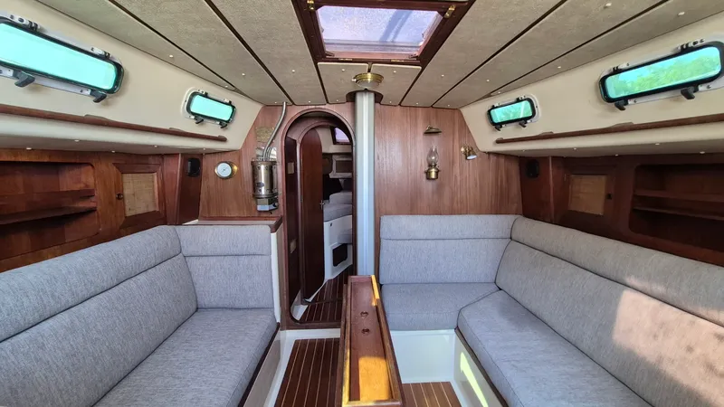 Slide: The Image of 1981 Canadian Sailcraft  CS 36 - 7840420