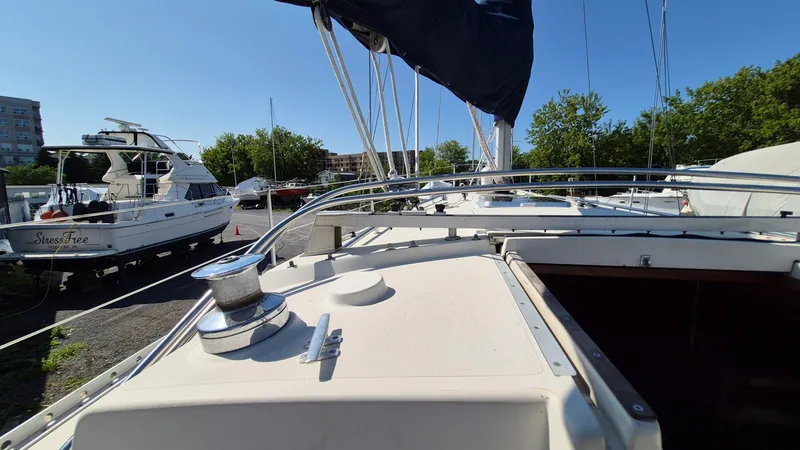 Slide: The Image of 1981 Canadian Sailcraft  CS 36 - 7840405