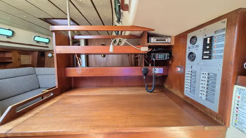 Slide: The Image of 1981 Canadian Sailcraft  CS 36 - 7840425