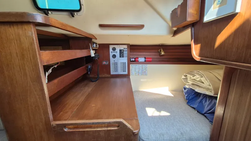 Slide: The Image of 1981 Canadian Sailcraft  CS 36 - 7840424