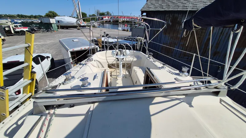 Slide: The Image of 1981 Canadian Sailcraft  CS 36 - 7840409