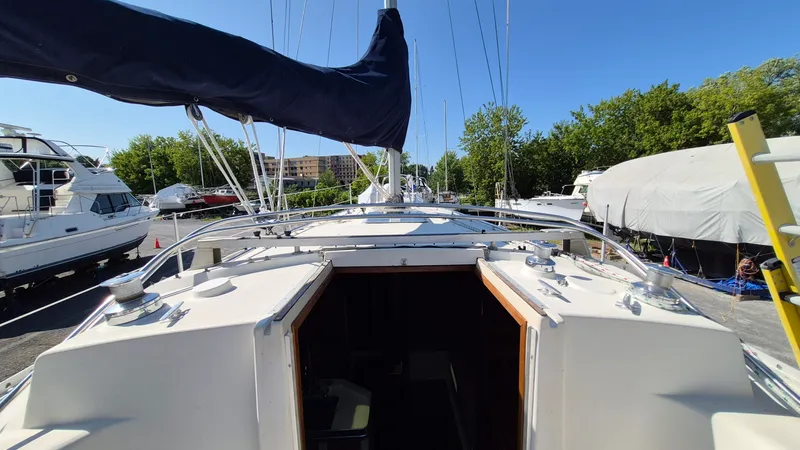 Slide: The Image of 1981 Canadian Sailcraft  CS 36 - 7840406