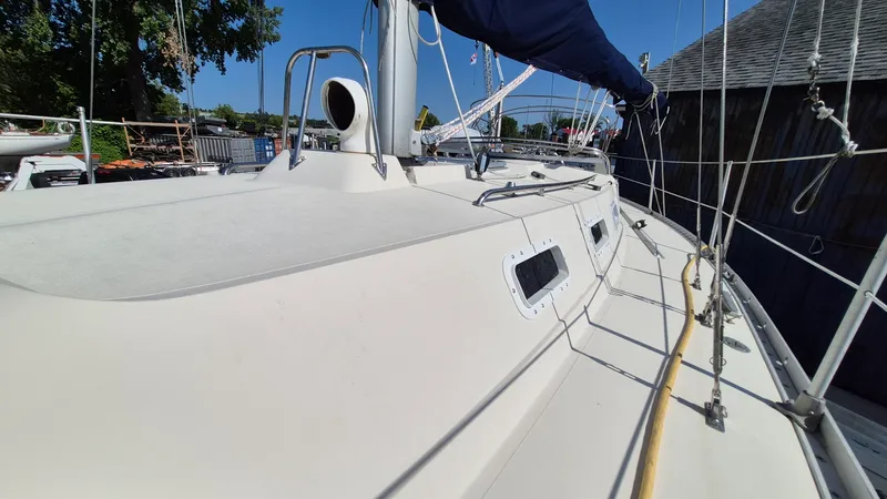Slide: The Image of 1981 Canadian Sailcraft  CS 36 - 7840414