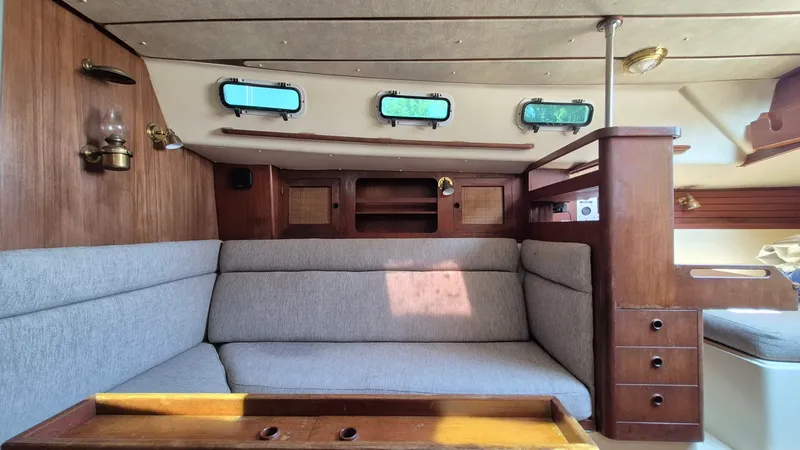 Slide: The Image of 1981 Canadian Sailcraft  CS 36 - 7840418