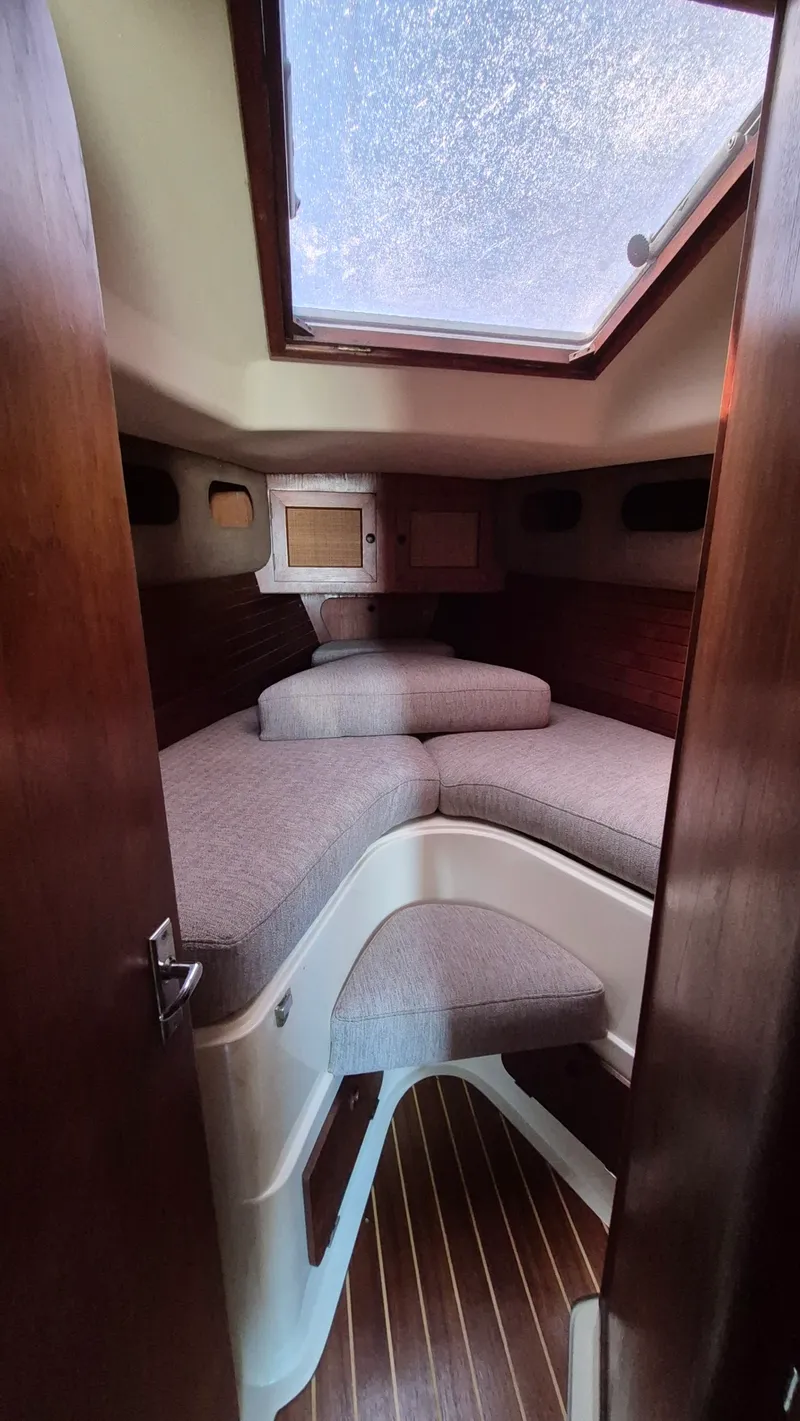 Slide: The Image of 1981 Canadian Sailcraft  CS 36 - 7840429