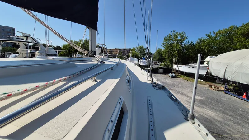 Slide: The Image of 1981 Canadian Sailcraft  CS 36 - 7840407