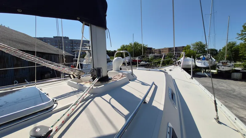 Slide: The Image of 1981 Canadian Sailcraft  CS 36 - 7840408