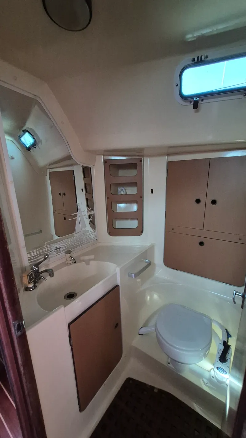Slide: The Image of 1981 Canadian Sailcraft  CS 36 - 7840432