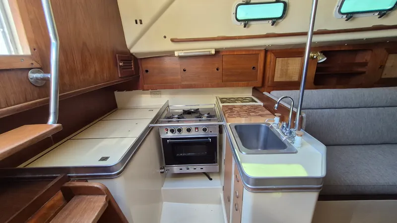 Slide: The Image of 1981 Canadian Sailcraft  CS 36 - 7840421