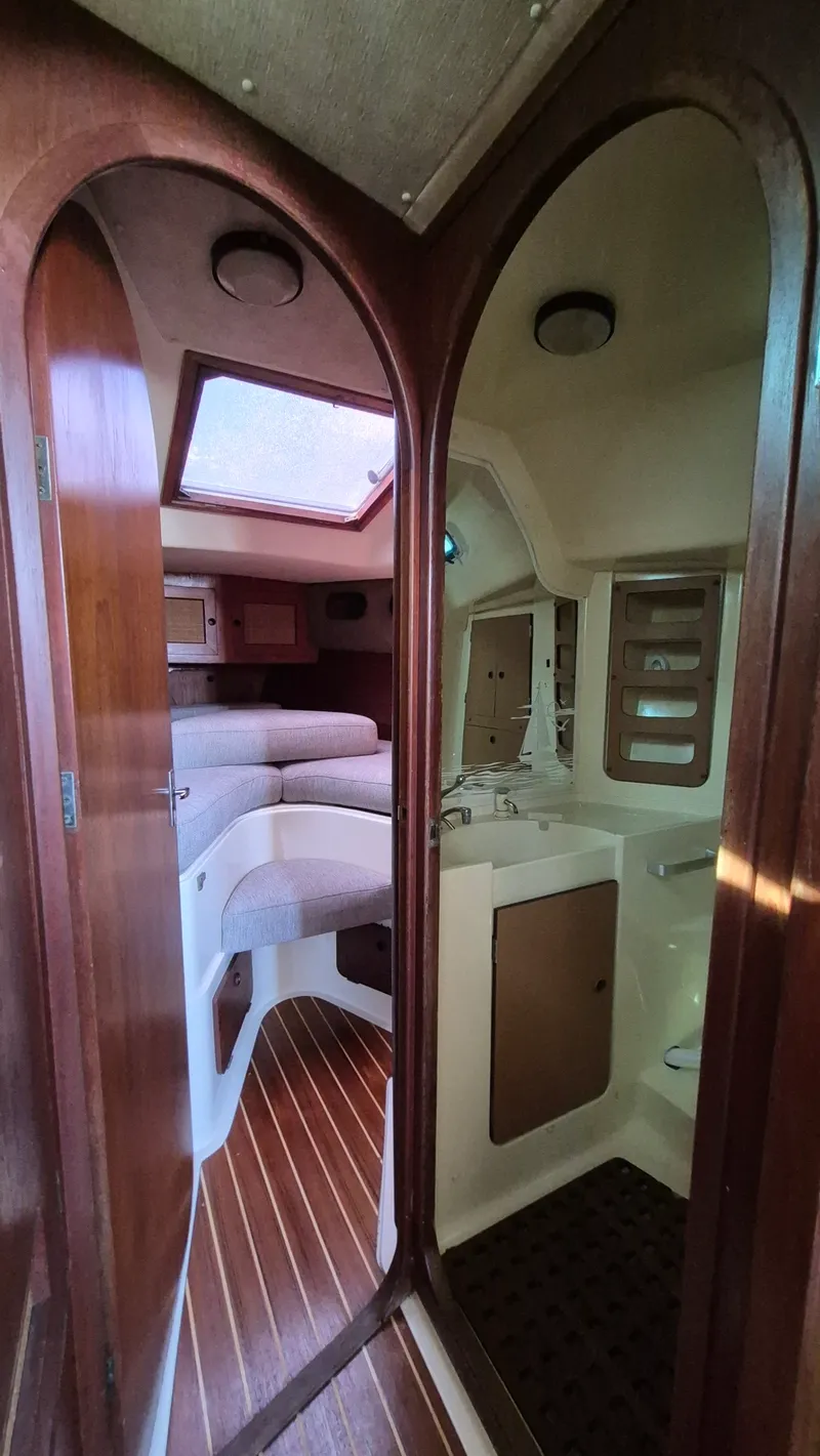 Slide: The Image of 1981 Canadian Sailcraft  CS 36 - 7840427