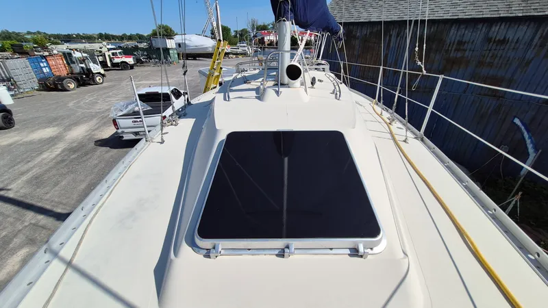 Slide: The Image of 1981 Canadian Sailcraft  CS 36 - 7840413