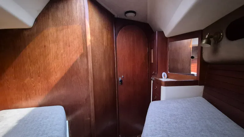 Slide: The Image of 1981 Canadian Sailcraft  CS 36 - 7840430