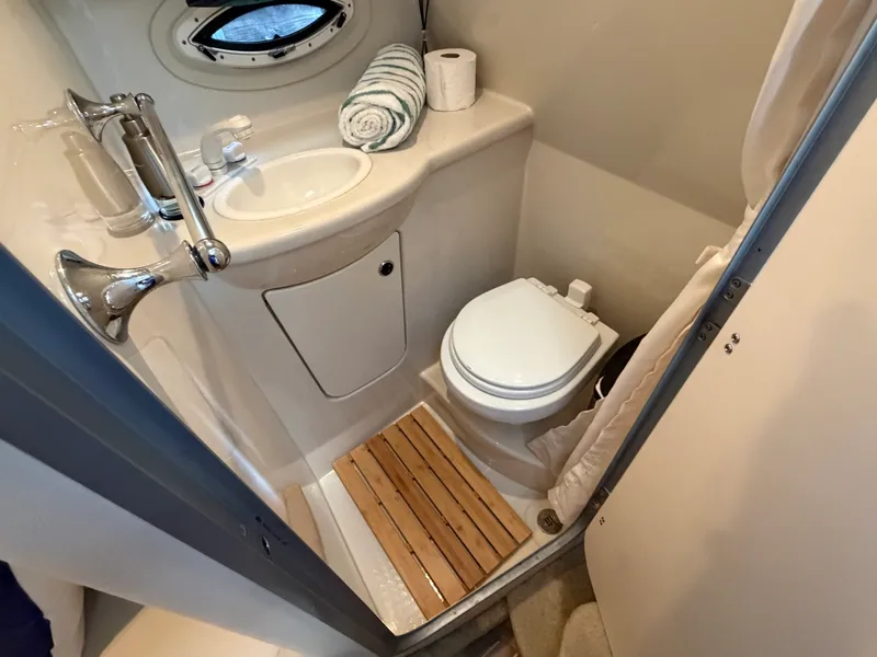 Slide: The Image of 2012 Bayliner 315 SB - 7840590
