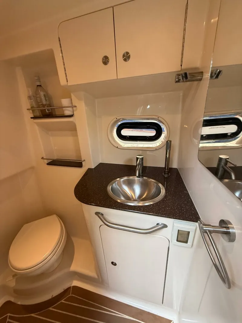 Slide: The Image of 2015 Sea Ray 330 Sundancer - 7840673